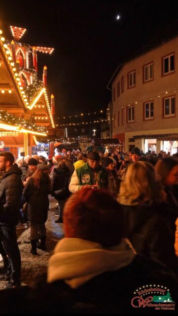 ✨🎄 Ein Jahr voller Magie, Lichter und leuchtender Kinderaugen … 🎄✨ Der Rüdesheimer Weihnachtsmarkt der Nationen hat 2024 Herzen verzaubert – und das war erst der Anfang. ❤️🎅 ✨ 2025 feiern wir den 30. Weihnachtsmarkt der Nationen – vom 20. November bis 23. Dezember.
Ein Jubiläum, das du nicht verpassen darfst. 🌟🎄 #RüdesheimerWeihnachtsmarkt #WeihnachtsmarktderNationen #Rüdesheim #WeihnachteninRüdesheim #Jubiläum #MagischeMomente #ChristmasVibes #Christmas #weihnachtsmarkt
