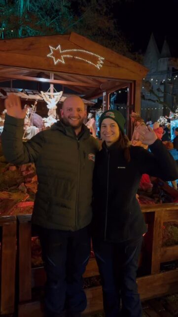 ✨❤️🎄 VIELEN DANK & FROHE WEIHNACHTEN 🎄❤️✨  Während die Lichter des Rüdesheimer Weihnachtsmarktes der Nationen langsam verlöschen, blicken wir zurück auf eine wundervolle Saison 2025, die nun zu Ende geht. Wir schließen diese besondere Zeit mit einem tief empfundenen Dankeschön an alle, die zum Gelingen dieses Weihnachtsmarktes beigetragen haben. ⭐💖  Unser herzlichster Dank gilt unseren treuen Besucherinnen und Besuchern, den leidenschaftlichen Ausstellern sowie unserem engagierten Team. Ihr alle habt diese Weihnachtszeit unvergesslich gemacht. Jedes Lächeln, jede Freude und jede neue Begegnung auf dem Markt erfüllt uns mit Dankbarkeit und Stolz. 🙏❤️  Ein ganz besonderer Dank geht auch an die Anwohner für ihre Geduld und ihr Verständnis, an unsere Sponsoren und Partner für ihre wertvolle Unterstützung sowie an die Einsatzkräfte – Feuerwehr, Polizei, Ordnungspolizei, Sanitätsdienst, Rettungsdienst sowie Ordnungs- und Sicherheitsdienst.
Euer unermüdlicher Einsatz sorgt für Sicherheit und Wohlbefinden für uns alle. Ihr seid die stillen Helden dieser Veranstaltung. 🚓🚒🚑  Wir verabschieden uns aus diesem Jahr mit großer Dankbarkeit und blicken voller Vorfreude auf die kommende Saison.
Wir freuen uns schon jetzt darauf, euch alle wieder auf dem Rüdesheimer Weihnachtsmarkt der Nationen begrüßen zu dürfen. 🌍✨  Bis dahin: Bleibt gesund und tragt den Geist der Weihnacht weiter in euren Herzen. 🎅🎄  Wir wünschen euch und euren Familien besinnliche Feiertage voller Freude, Wärme und magischer Momente. ❤️  📅 Der nächste Rüdesheimer Weihnachtsmarkt der Nationen:
19.11. – 23.12.2026  Lasst uns die schönsten Erinnerungen teilen und bewahren:
#RüdesheimerWeihnachtsmarkt2025  #RüdesheimerWeihnachtsmarkt #Dankbarkeit #BisNächstesJahr
#WeihnachtsmarktDerNationen Weihnachten Christmas
Hessen Rheingau Rüdesheim